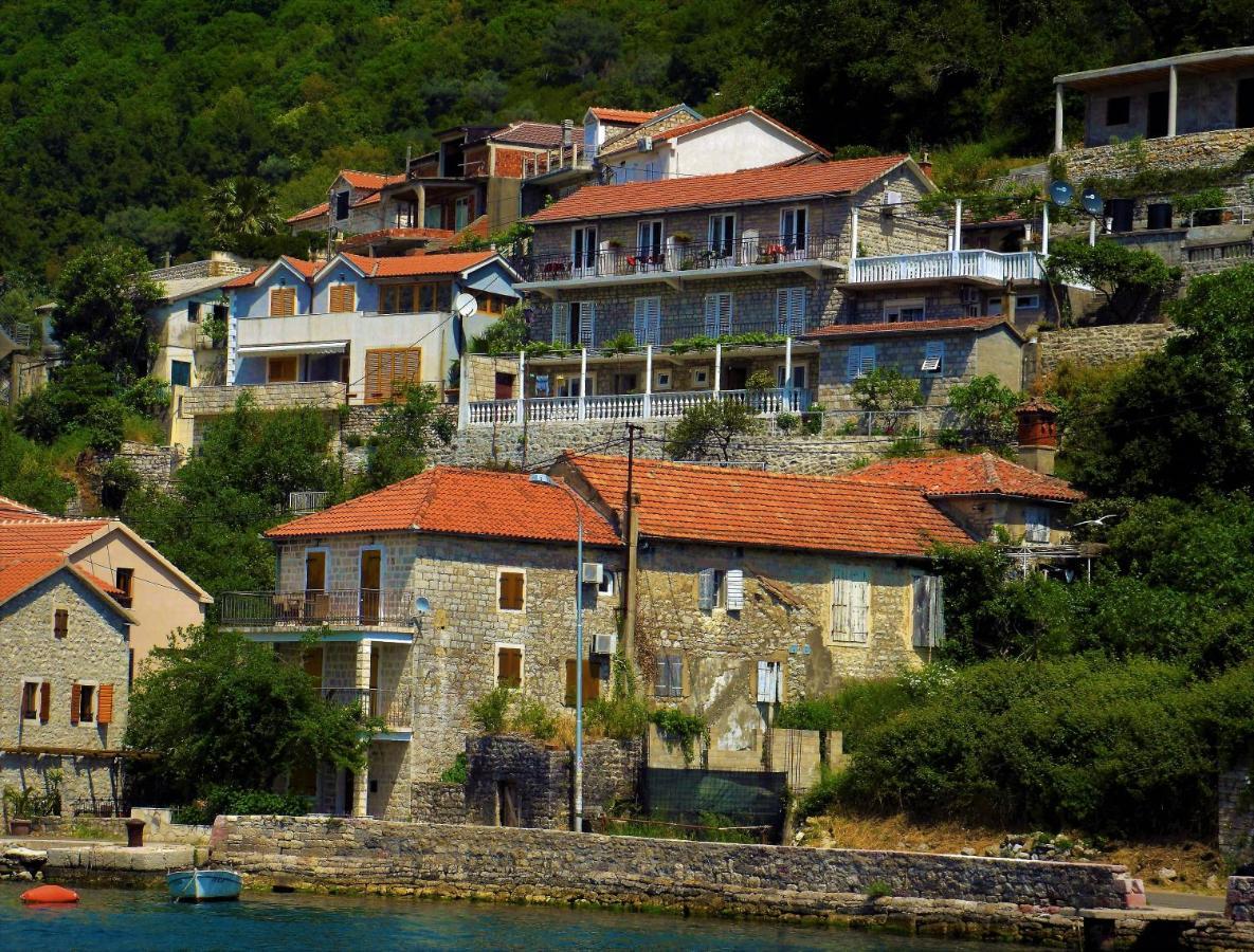 Apartments Okuka Tivat Exterior photo